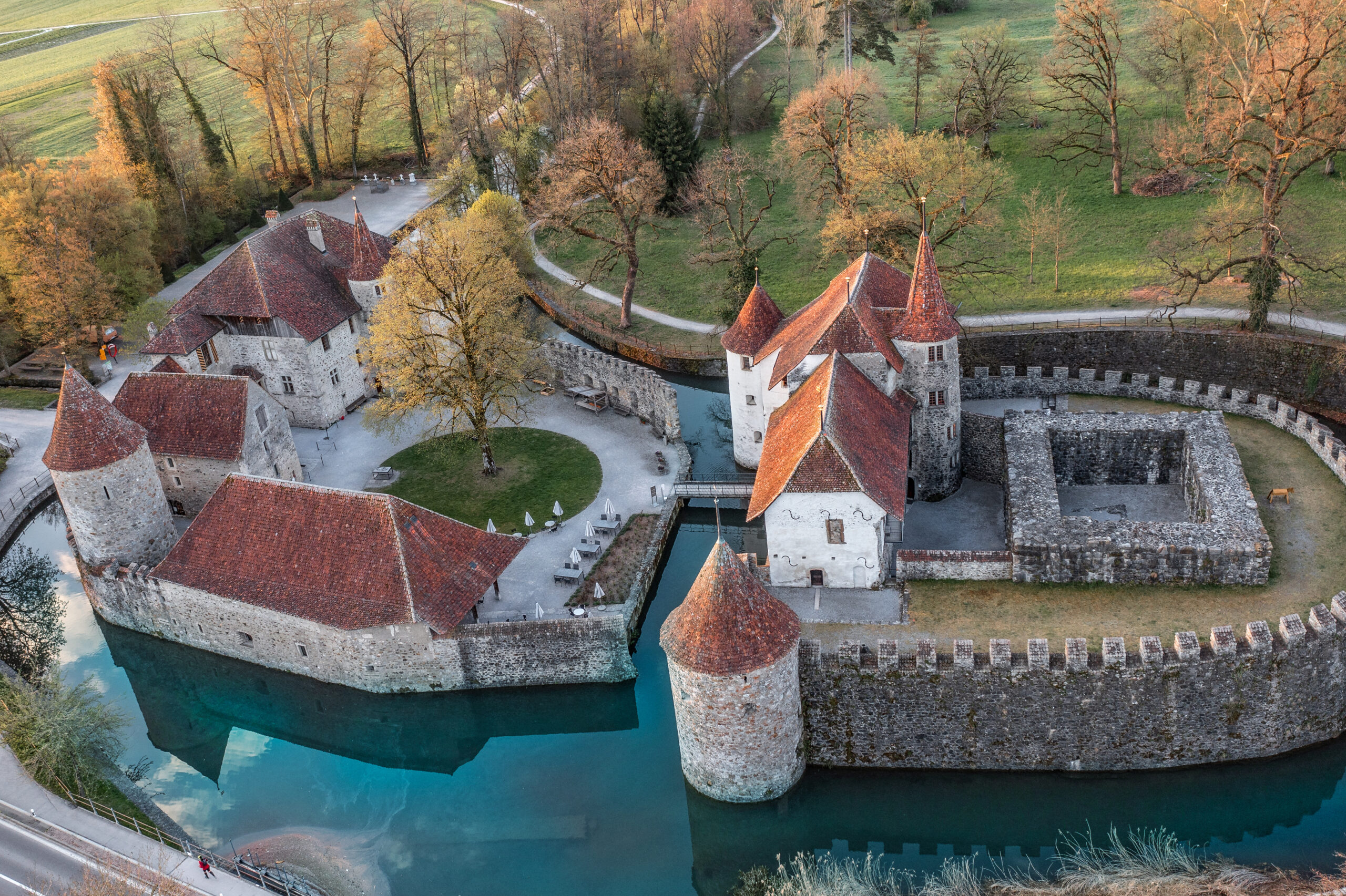 swiss-fixer-swixer-local-production-services-in-switzerland-old-castle